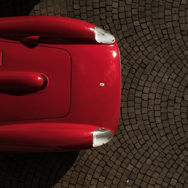 Η Ferrari απαγορεύει στους υπαλλήλους της να αγοράζουν τα νέα σπορ αυτοκίνητά της. Αλλά γιατί;