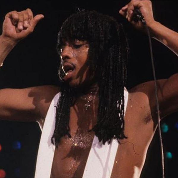 Στο Rick James: Θόρυβος και Ορμή, βλέπεις τις πολλές ζωές του Rick James
