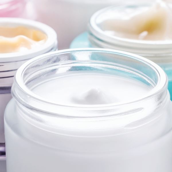 To success story του φαρμακοποιού που έγινε δισεκατομμυριούχος από μάσκες ομορφιάς των 3 ευρώ