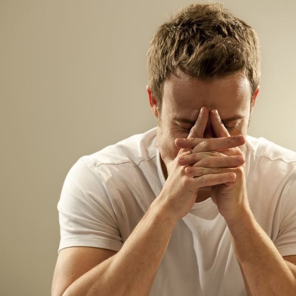 Γιατί βουίζουν συνέχεια τα αφτιά σου;