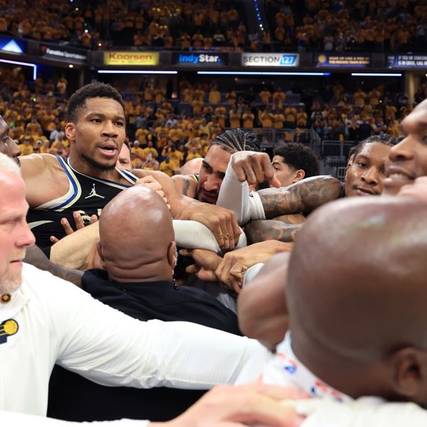 Προκάλεσαν τον Γιάννη Αντετοκούνμπο - Χαμός μετά τον αγώνα Πέισερς-Μπακς