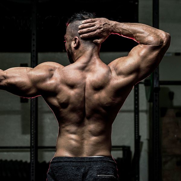 5 ασκήσεις για ταυτόχρονη υπερτροφία ώμων και πλάτης