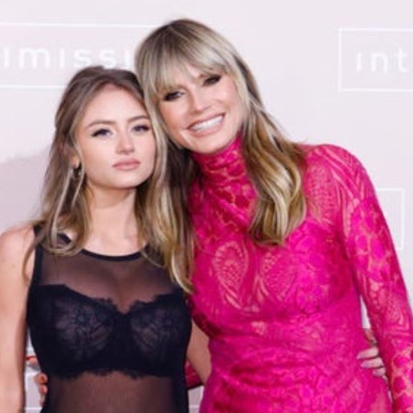 H Heidi Klum και η κόρη της Leni 'κάνουν' τα ωραιότερα στολίδια σε χριστουγεννιάτικο δέντρο