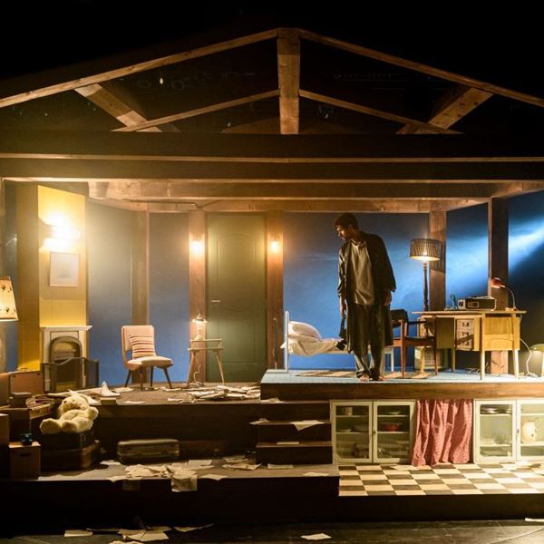 5 θεατρικές παραστάσεις που εμπνέονται από την επιστήμη