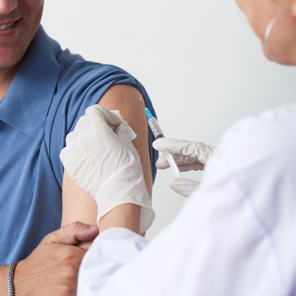 Oι ανακοινώσεις για τα προνόμια των εμβολιασμένων