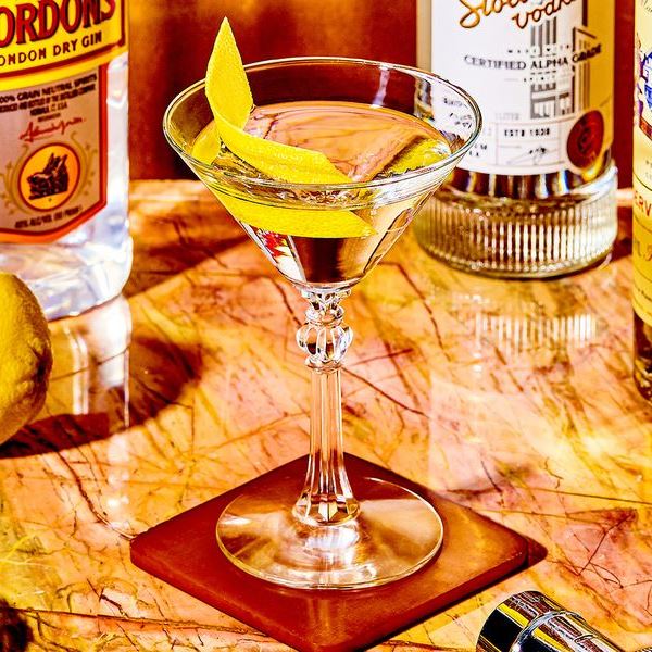 Η ιστορία και η συνταγή του Vesper, του ποτού του 007