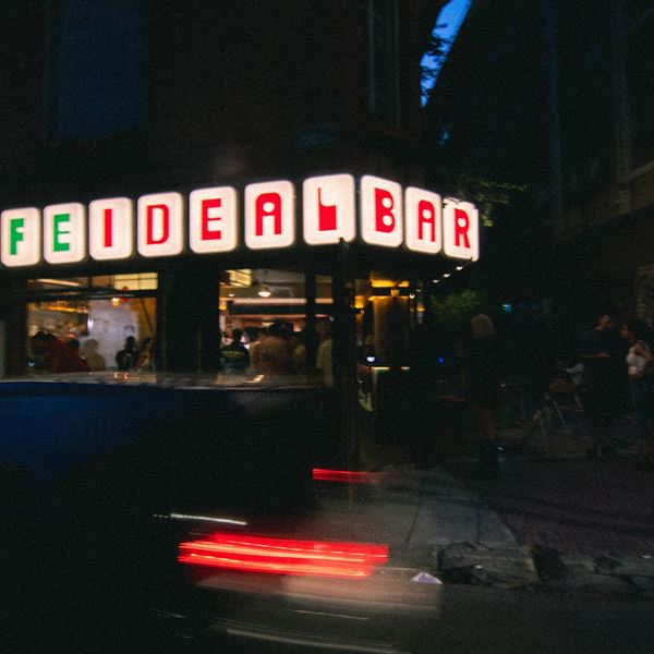 Το Ideal είναι το πιο χοτ μπαρ της Αθήνας αυτή τη στιγμή