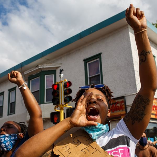 Black Out Tuesday: Η μουσική βιομηχανία κατεβάζει ρολά