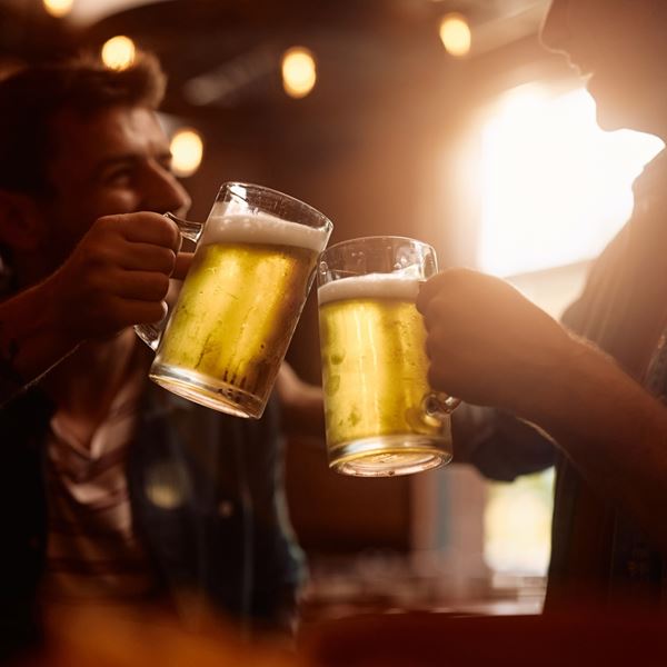 Επιστήμονας υποστηρίζει ότι μπορεί να δημιουργήσει εμβόλιο σε μορφή μπύρας-Η αντίδραση των ειδικών