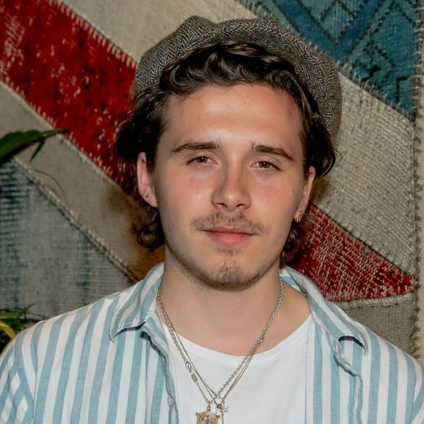 Ο Brooklyn Beckham και η μόδα των white dirty sneakers