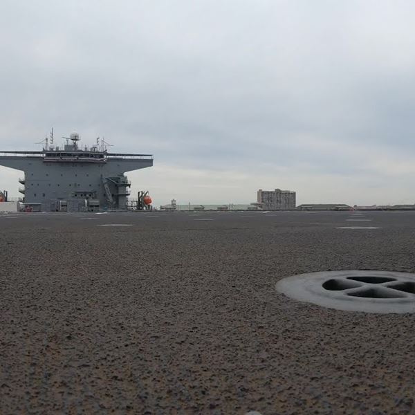 To θηριώδες αμερικανικό ελικοπτεροφόρο που θα ελλιμενίζεται πλέον μόνιμα στη Σούδα