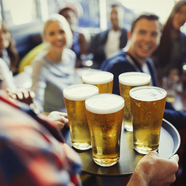 Στον Καναδά φτιάχνουν μπύρα από κάνναβη που σε "φτιάχνει" αμέσως