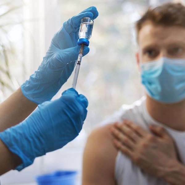 Εμβολιασμένο μόνο το 57% των Ελλήνων σύμφωνα με τα στοιχεία