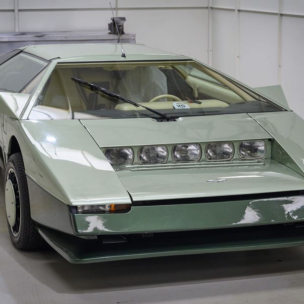 Η φουτουριστική αύρα της Aston Martin Bulldog