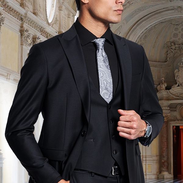 Αυτό το brand είναι συνώνυμο με το ποιοτικό και μοντέρνο αντρικό κοστούμι