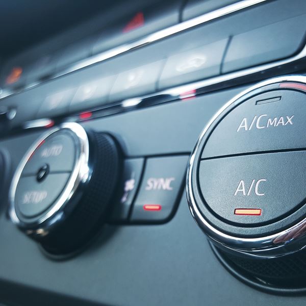 Οι καλύτερες και πιο φθηνές λύσεις για δροσερό αυτοκίνητο εν μέσω καύσωνα