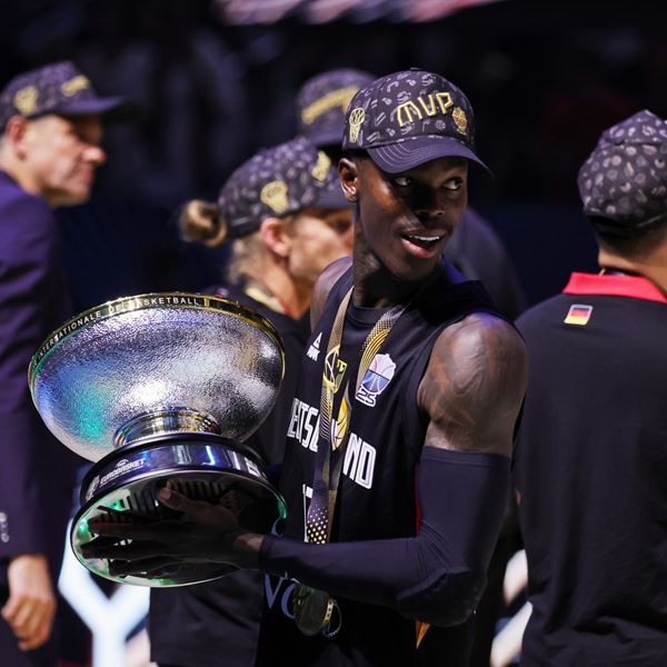 Αποθεωτικές δηλώσεις του Ντένις Σρέντερ για τον Γιάννη Αντετοκούνμπο