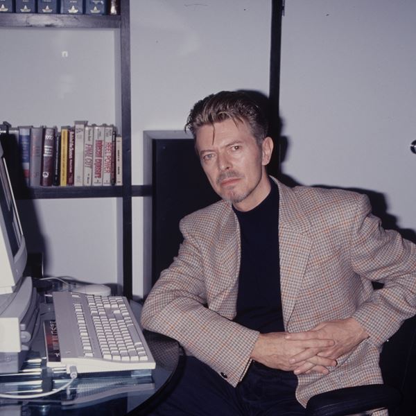 Πώς ο David Bowie καθόριζε τη μόδα