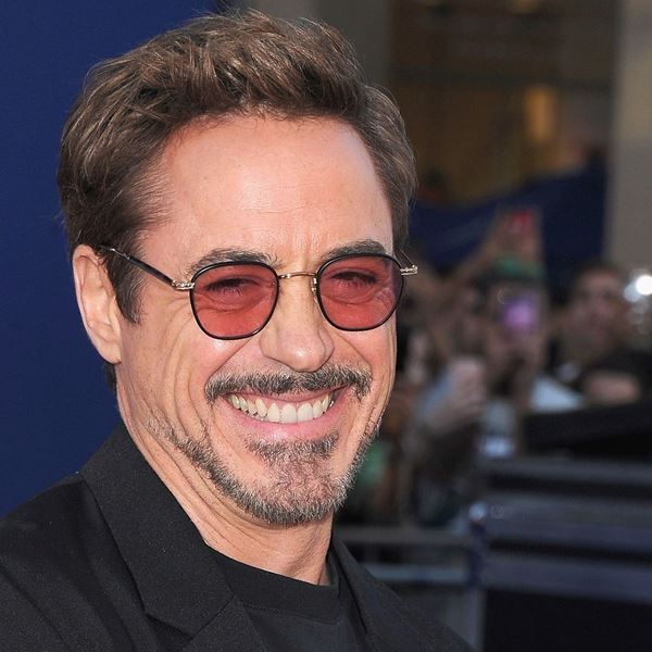 Η μόδα στα γυαλιά του φετινού χειμώνα παντρεύει το μέταλλο με το χρώμα