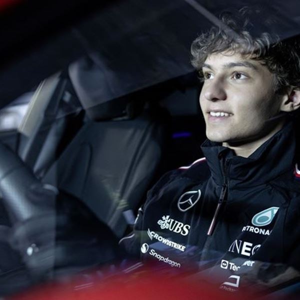 Πιλότος της F1 πήρε δίπλωμα οδήγησης και μπορεί να οδηγεί στον δρόμο