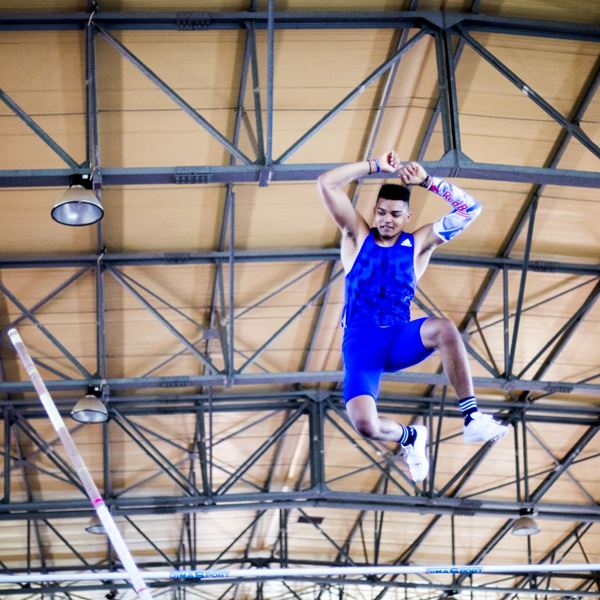 Εμμανουήλ Καραλή, πώς μοιάζει ο κόσμος από τα 6 μέτρα;