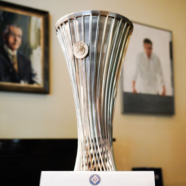 Ξέρουμε πού και πώς θα δεις από κοντά το κύπελλο του Europa Conference League