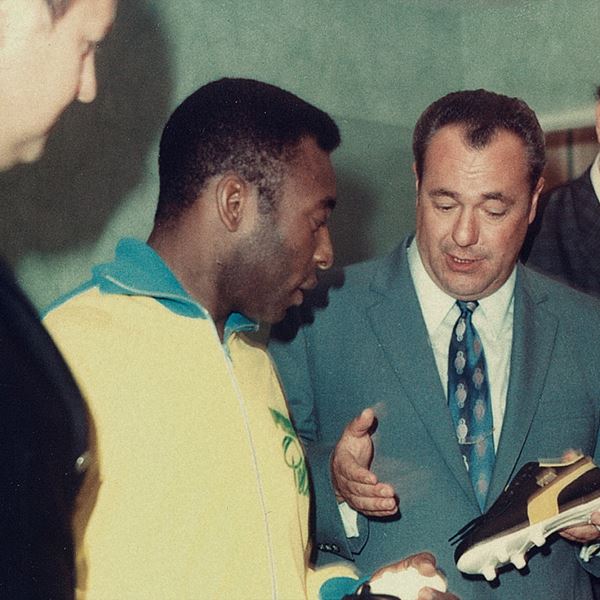 "Sneaker Wars: Adidas V Puma": Πού θα δείτε το ντοκιμαντέρ για την κόντρα των δύο εταιρειών αθλητικών ειδών