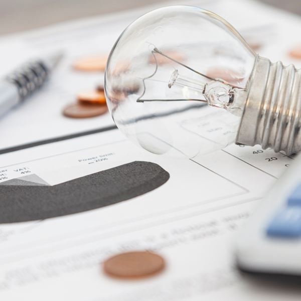 Τι σημαίνoυν οι μπλε, πράσινοι, κίτρινοι και πορτοκαλί λογαριασμοί της ΔΕΗ για την τσέπη μας