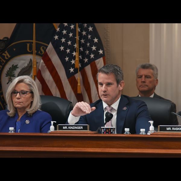 Ξέρουμε πού θα δεις το ντοκιμαντέρ για το πώς ο Donald Trump έφτασε να δικάζεται για 4 αδικήματα