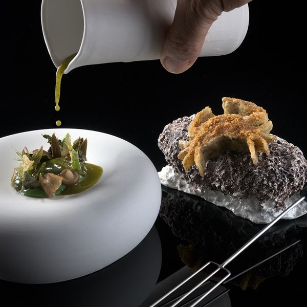 Ένα από τα κορυφαία ελληνικά εστιατόρια σερβίρει ροδίτικο fine dining στην Αθηναϊκή Ριβιέρα