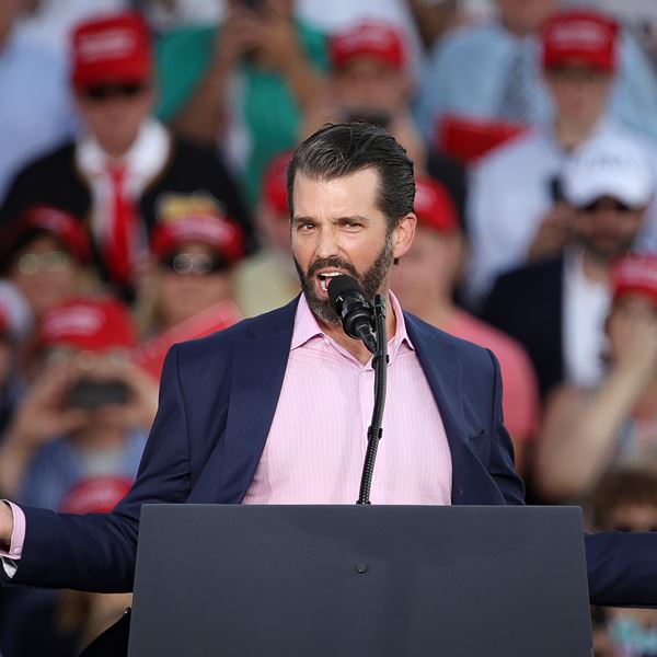 O Donald Trump Jr καλεί τον πατέρα του να εξαπολύσει "ολοκληρωτικό πόλεμο"