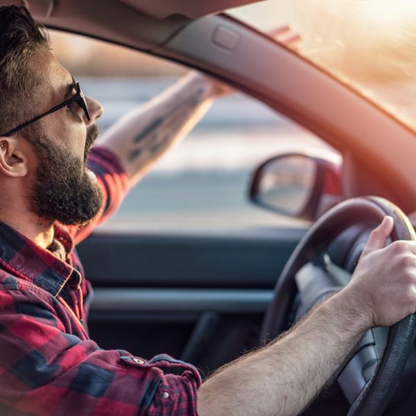 Το λένε και οι έρευνες: 1 στους 5 Έλληνες οδηγούς πλακώνεται στο δρόμο