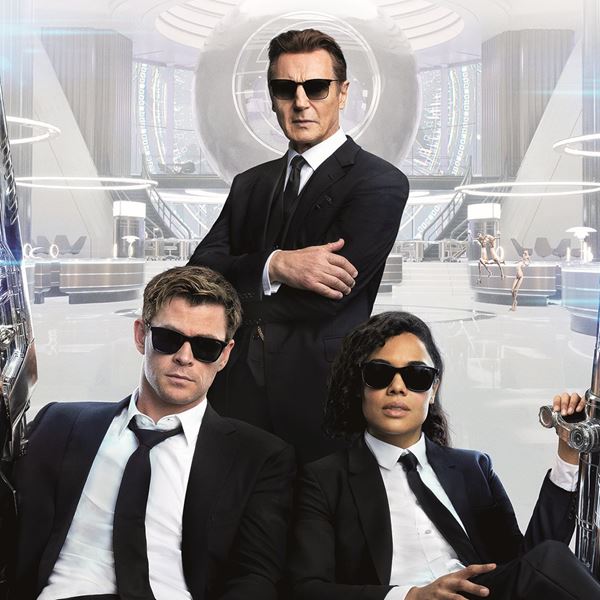 Κομψό, χολιγουντιανό στυλ με τα νέα γυαλιά ηλίου της Police