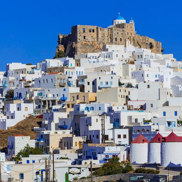 Αστυπάλαια: Ποιος κρύβεται πίσω από το τερατούργημα