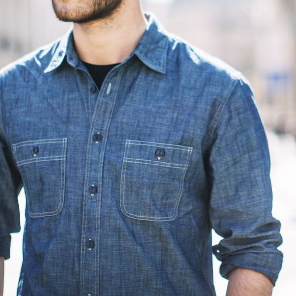 Chambray πουκάμισο αντί για τζην