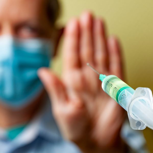 Η πρώτη απόλυση εργαζόμενου στην Ελλάδα επειδή αρνήθηκε να εμβολιαστεί