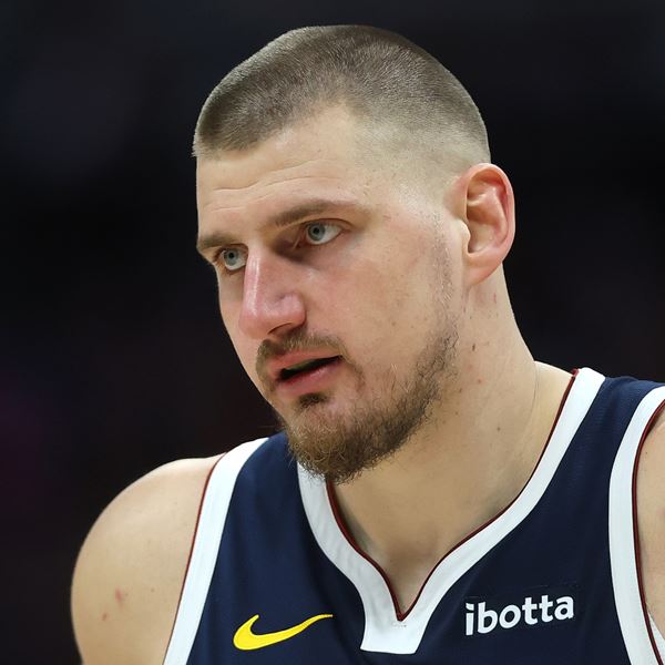 30 χρόνια Nikola Jokic: Ο Joker αφήνει ιστορία στο μπάσκετ γιατί διαφέρει (video)