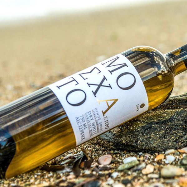 Με το Μοσχάτο Άσπρο, η γεύση ενός αιγαιοπελαγίτικου νησιού χωρά στο ποτήρι