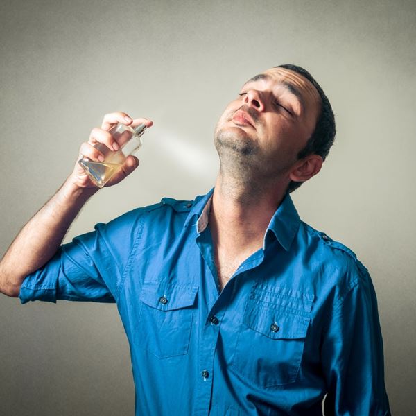 Πώς το άρωμά σου θα διαρκεί περισσότερο με 8 απλούς τρόπους