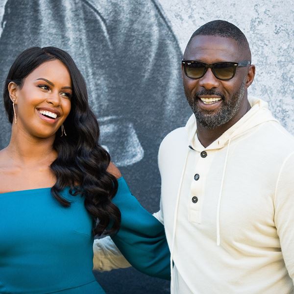 Ο Idris Elba μόλις απέδειξε γιατί τα wayfarers είναι τα Νο1 γυαλιά ηλίου