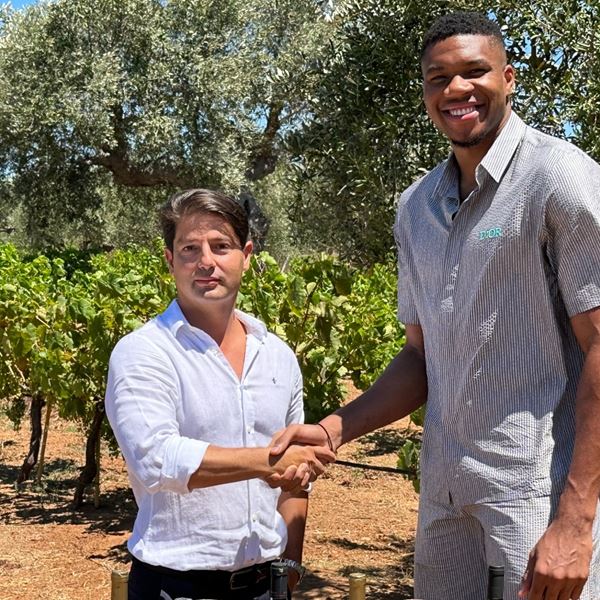 Τα αδέρφια Αντετοκούνμπο επενδύουν και στα ελληνικά κρασιά