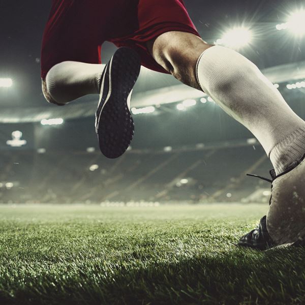 O οικονομικός πόλεμος UEFA - Super League