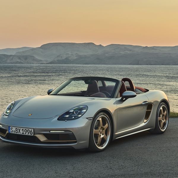 H Porsche γιορτάζει τα 25α γενέθλια της Boxster