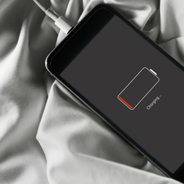 Οι επιστήμονες ανακάλυψαν ένα υλικό που φορτίζει το κινητό σε ελάχιστα λεπτά