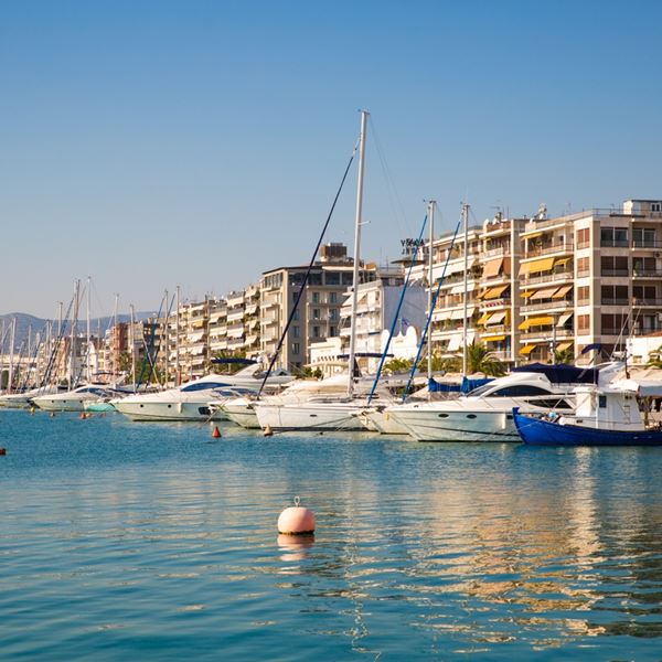 Στα θρυλικά τσιπουράδικα του Βόλου