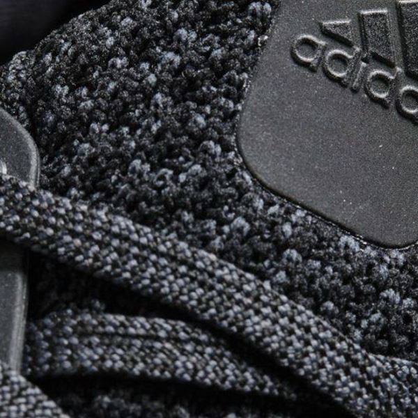 Τα sneakers της adidas για τον 007