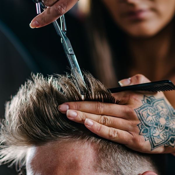 Οι φετινές τάσεις στα αντρικά κουρέματα