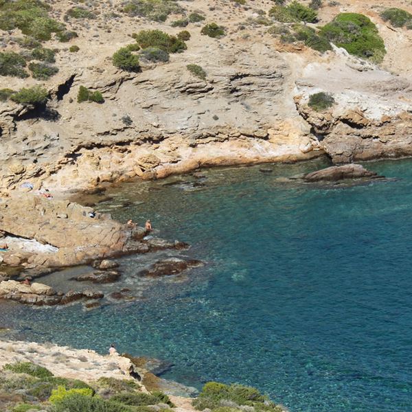 Οι κρυφές παραλίες μόνο για δύο στο Κάτω Σούνιο