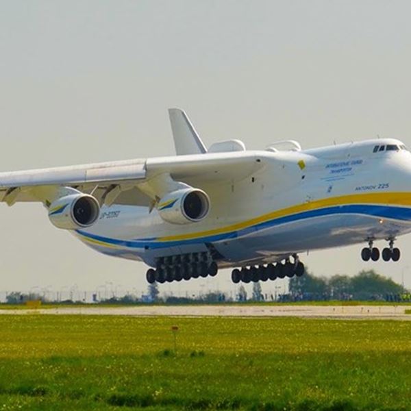 Το μεγαλύτερο αεροσκάφος του κόσμου προσγειώθηκε στην Αθήνα