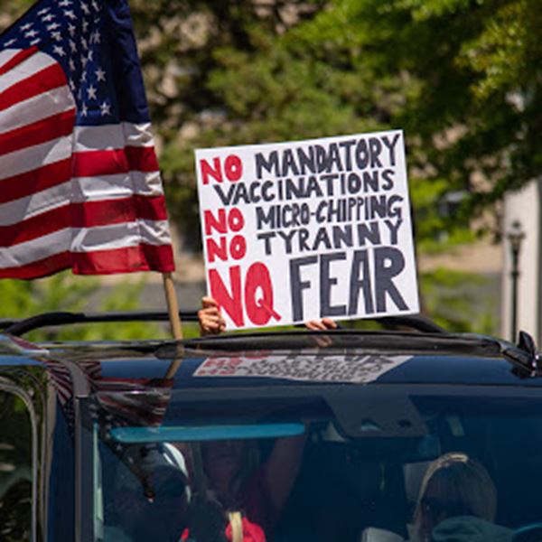 Θεωρίες συνομωσίας οδηγούν σε άνοδο κίνημα αντιεμβολιασμού στις ΗΠΑ